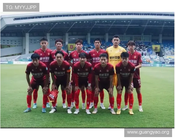 亚新足球官网详细介绍球队阵容、球员数据以及赛程安排帮助球迷全面了解球队最新动态